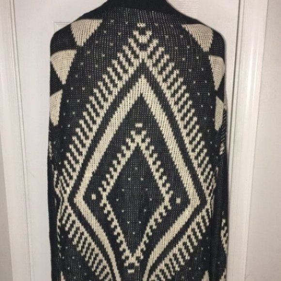 Blu Pepper Graphic Print Knit Sweater - Picture 8 of 12